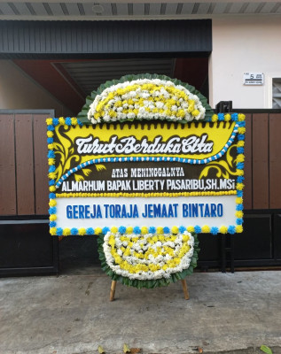Papan Bunga Duka di Praya Barat